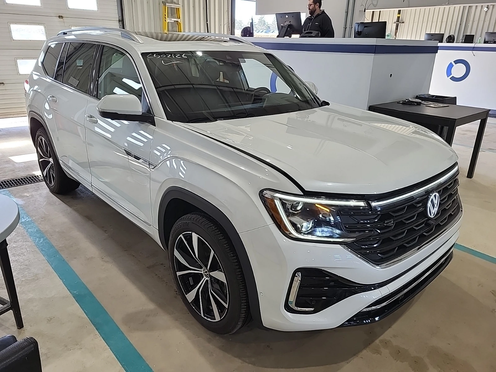 VW Atlas * * CARFAX * * АВТО КРЕДИТ * * , снимка 3 - Автомобили и джипове - 53866509
