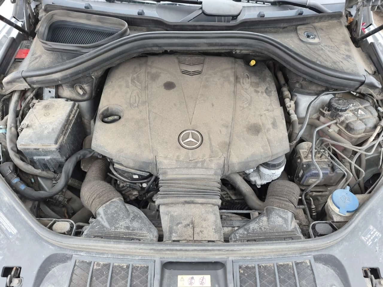 Mercedes-Benz ML 350 АМГ ПАКЕТ/BLUETEC/2 КЛЮЧА/ПАНО/ПОДГРЕВ/ПАМЕТ , снимка 16 - Автомобили и джипове - 54116059