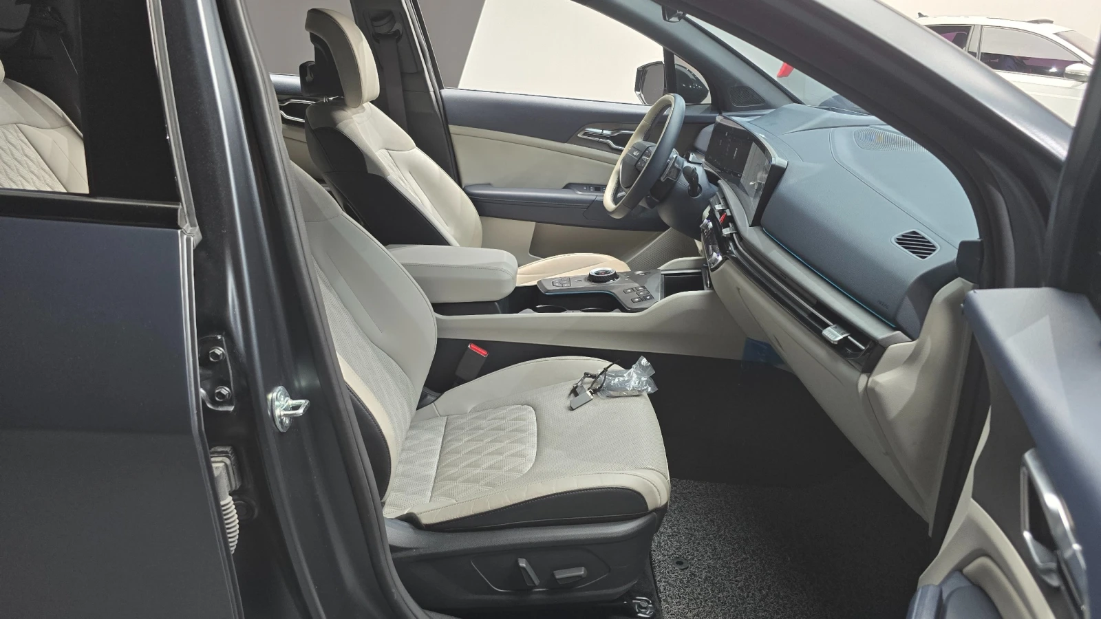 Kia Sportage 1.6 T-GDI Signature X-Line | 2025| HUD | 360 Камер, снимка 7 - Автомобили и джипове - 54618676