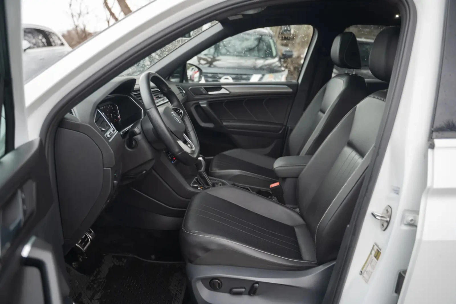 VW Tiguan Comfortline * AвтоКредит * (ЦЕНА ДО БГ), снимка 6 - Автомобили и джипове - 55184827