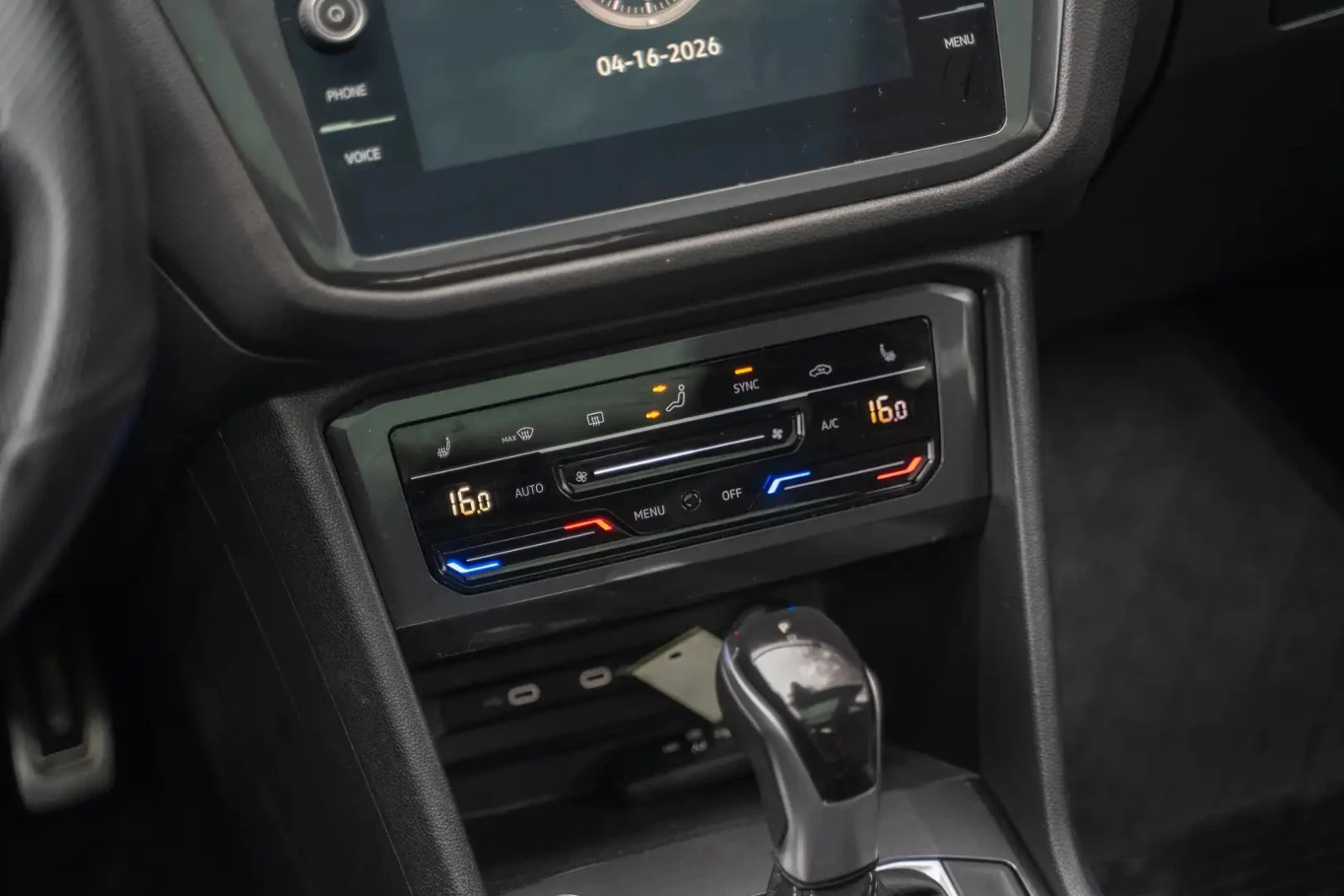 VW Tiguan Comfortline * AвтоКредит * (ЦЕНА ДО БГ), снимка 13 - Автомобили и джипове - 55184827