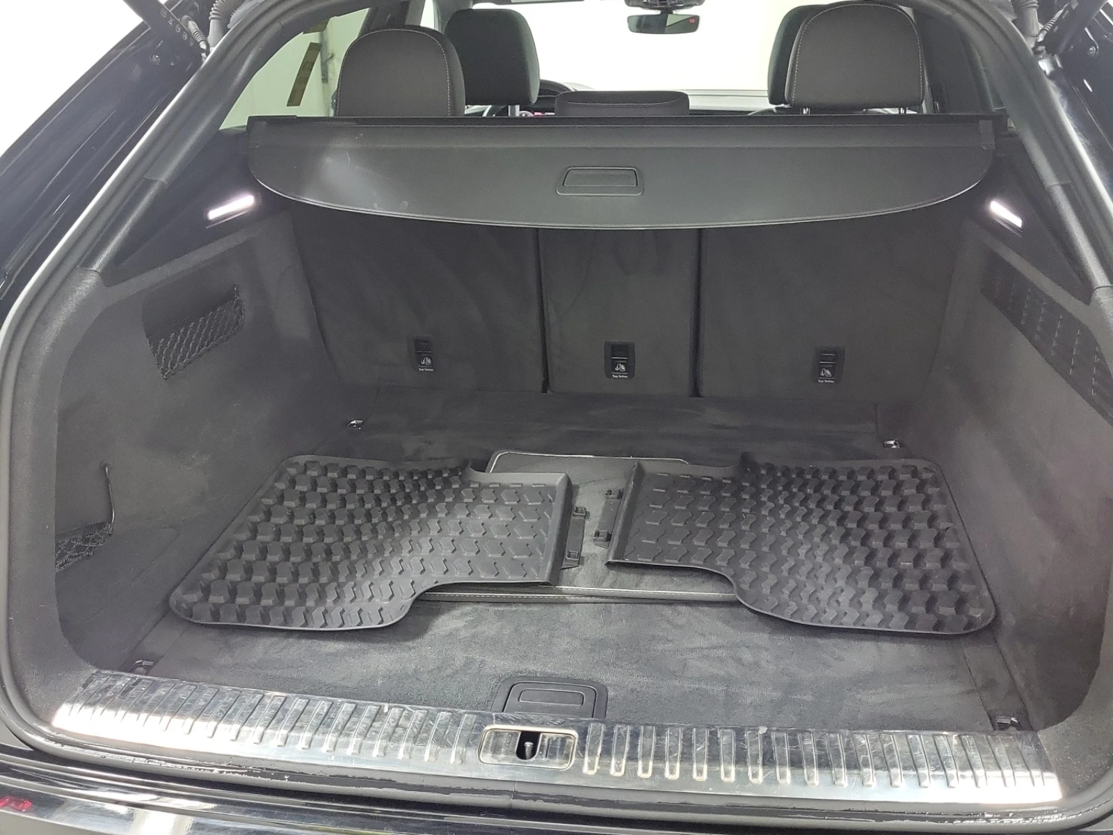 Audi Q8 PROGRESSIV, ПРОГНОЗНА ЦЕНА до БГ, снимка 14 - Автомобили и джипове - 55395580