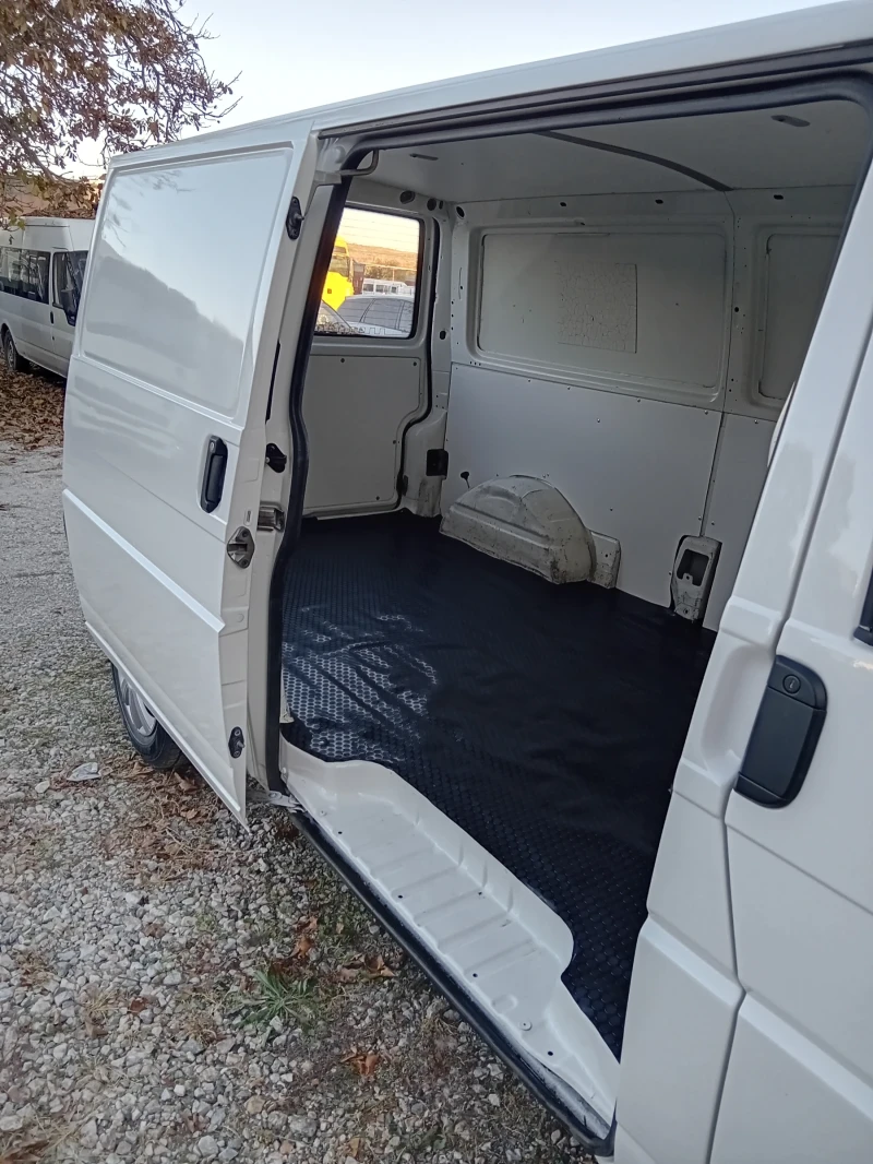 VW Transporter 2.5TDi КЛИМАТИК дълга БАЗА, снимка 13 - Бусове и автобуси - 52772690