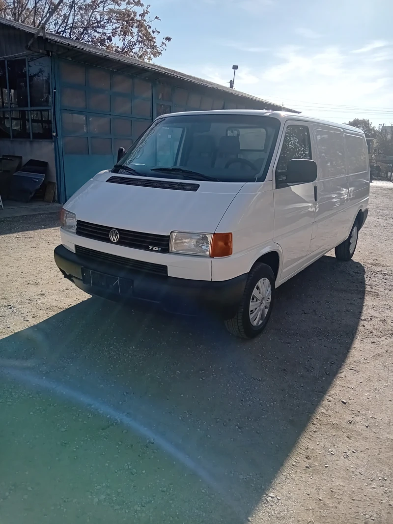 VW Transporter 2.5TDi КЛИМАТИК дълга БАЗА, снимка 2 - Бусове и автобуси - 52772690