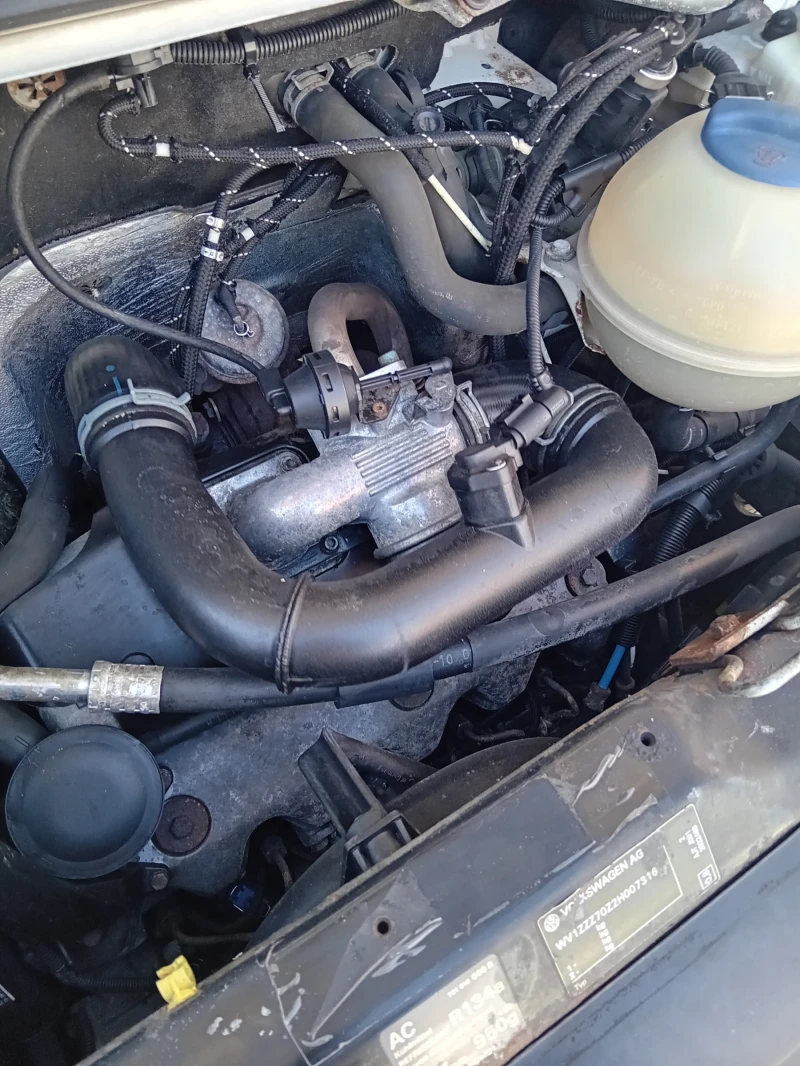 VW Transporter 2.5TDi КЛИМАТИК дълга БАЗА, снимка 14 - Бусове и автобуси - 52772690