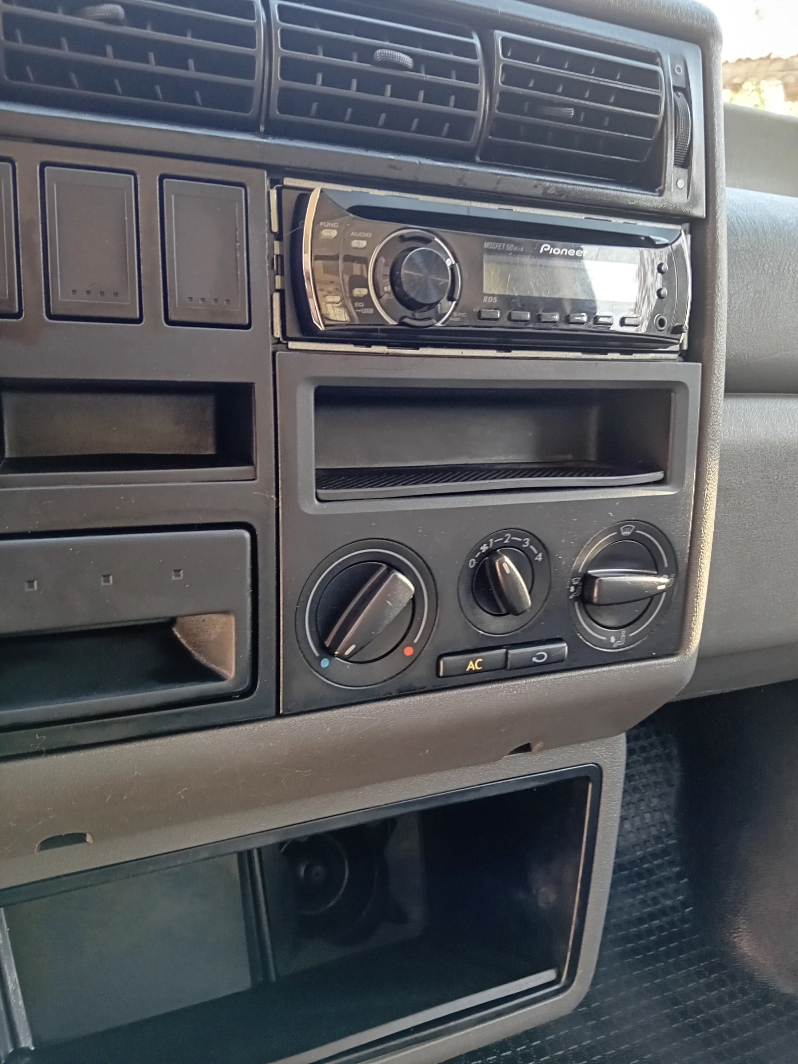 VW Transporter 2.5TDi КЛИМАТИК дълга БАЗА - изображение 7