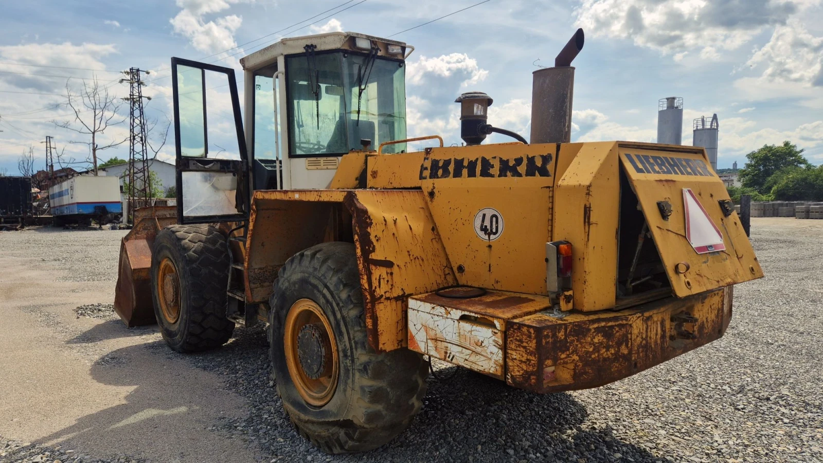 Челен товарач Liebherr 541 на части, снимка 6 - Индустриална техника - 56150369
