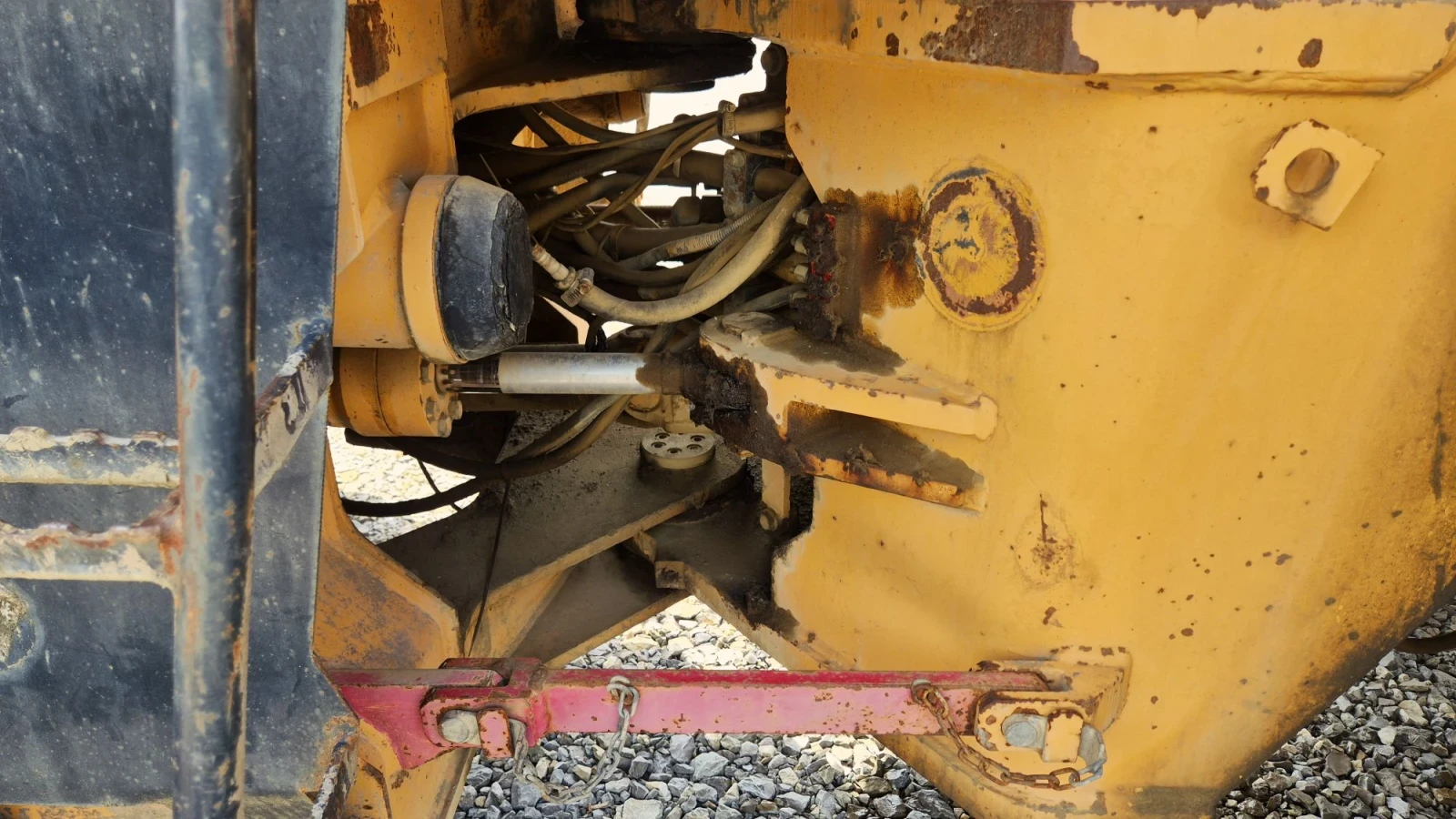 Челен товарач Liebherr 541 на части, снимка 9 - Индустриална техника - 56150369