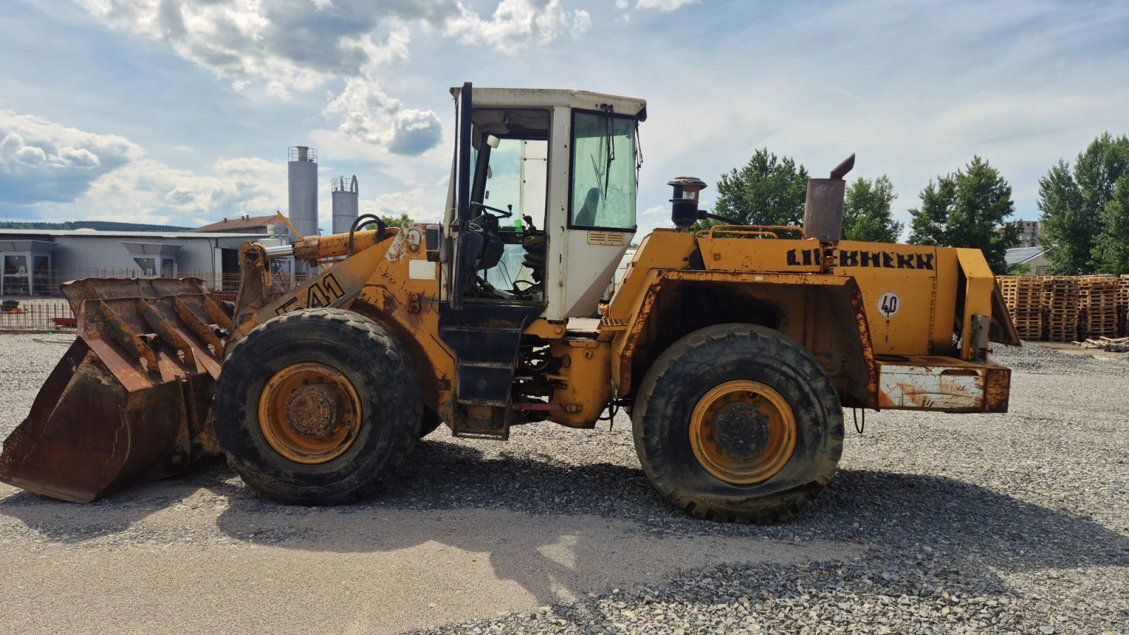 Челен товарач Liebherr 541 на части, снимка 5 - Индустриална техника - 56150369