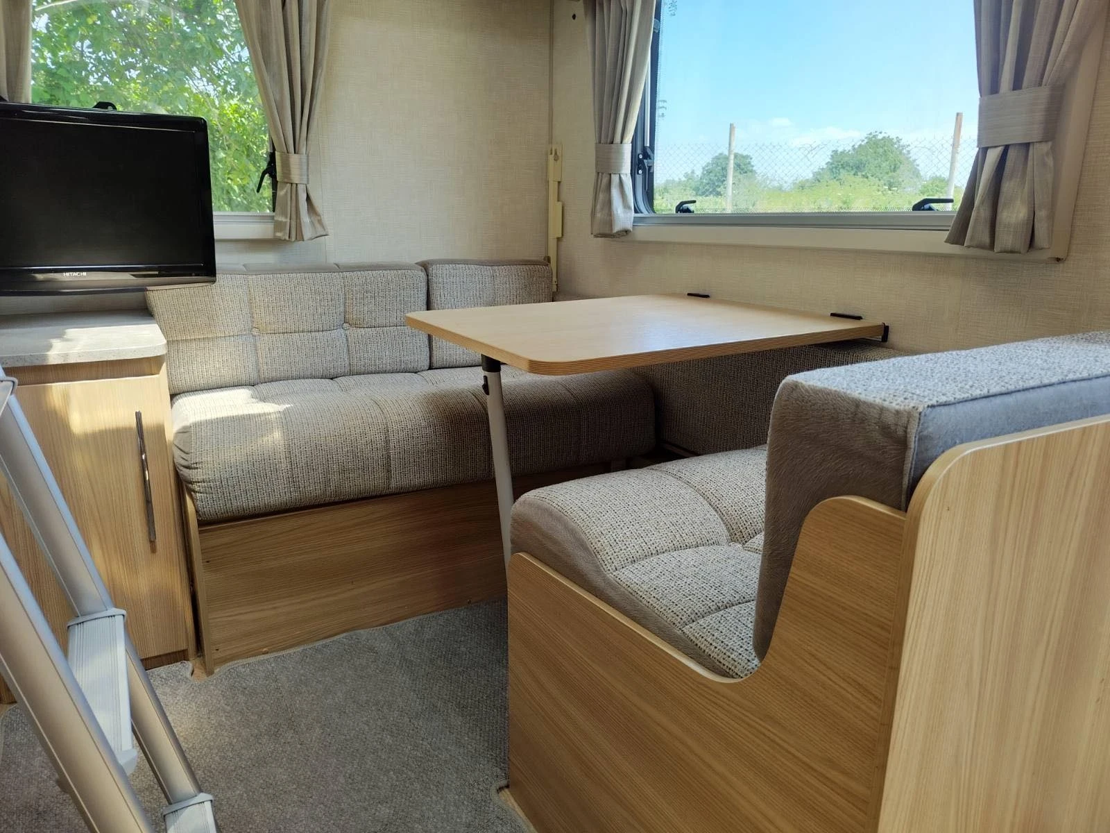 Каравана Coachmen Amara 570/6 2018, снимка 4 - Каравани и кемпери - 55165815