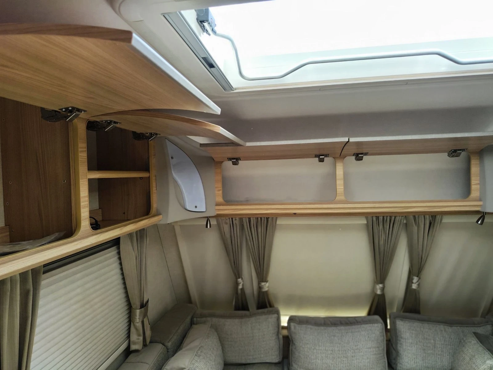 Каравана Coachmen Amara 570/6 2018, снимка 9 - Каравани и кемпери - 55165815