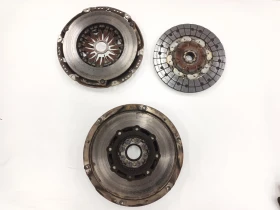 Маховик със съединител Тойота рав4 2.2д 