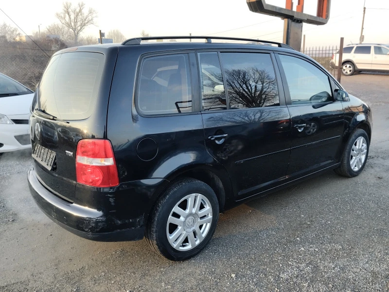 VW Touran 1.9 TDI - 7 Места , снимка 2 - Автомобили и джипове - 46472411