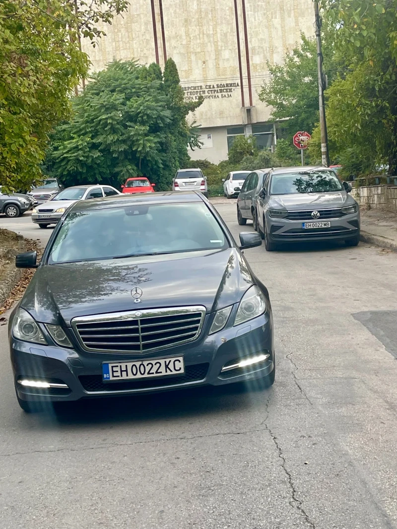 Mercedes-Benz E 350 AVANTGARDE / ВТОРИ СОБСТВЕНИК / 14 ГОДИНИ ИСТОРИЯ , снимка 17 - Автомобили и джипове - 52679609