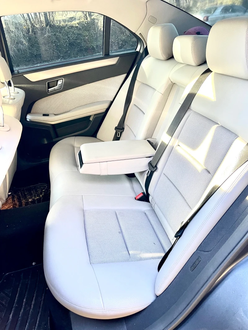 Mercedes-Benz E 350 AVANTGARDE / ВТОРИ СОБСТВЕНИК / 14 ГОДИНИ ИСТОРИЯ , снимка 10 - Автомобили и джипове - 52679609