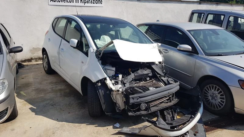 Kia Venga 1.4 benz, снимка 4 - Автомобили и джипове - 49530271