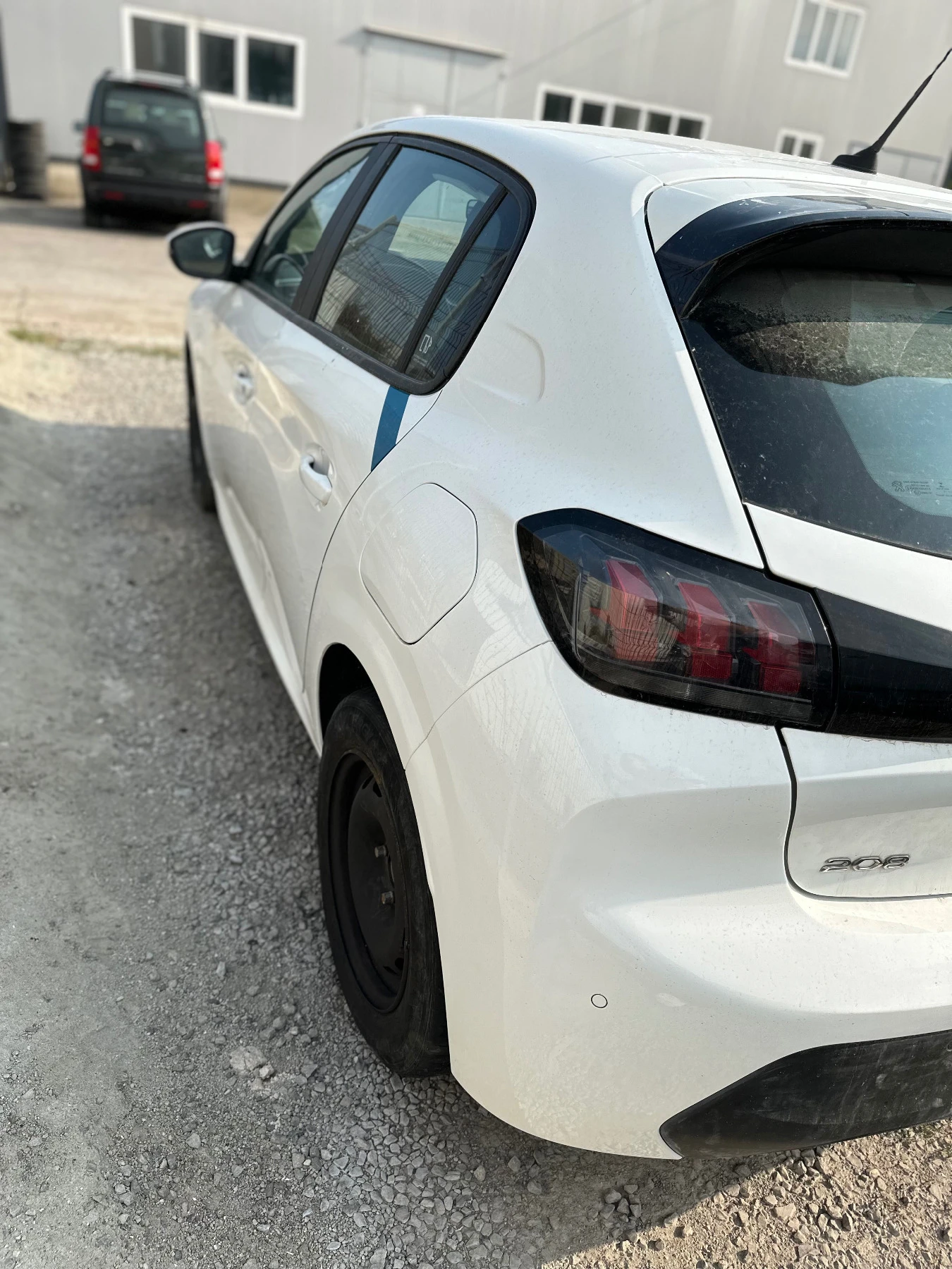 Peugeot 208 1.2 Автоматик - изображение 4