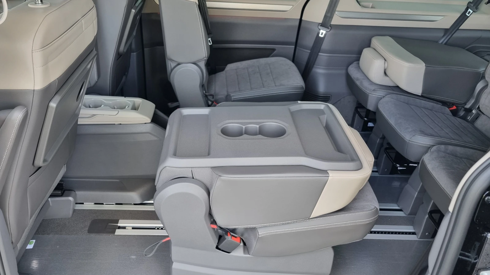VW Multivan Т7 Style L 2.0 TDI - изображение 9