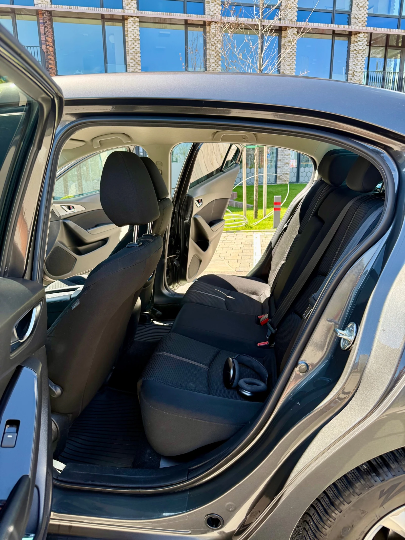 Mazda 3 Sedan SKYACTIV 2.0i AUTOMATIC - изображение 9