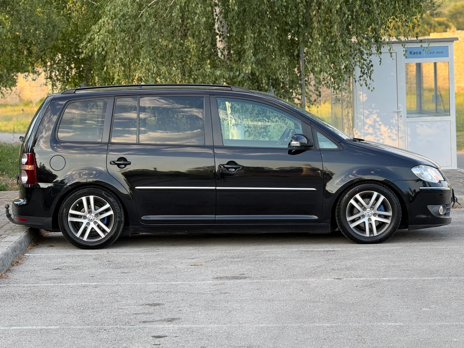 VW Touran 2.0TDI HIGHLINE - изображение 6