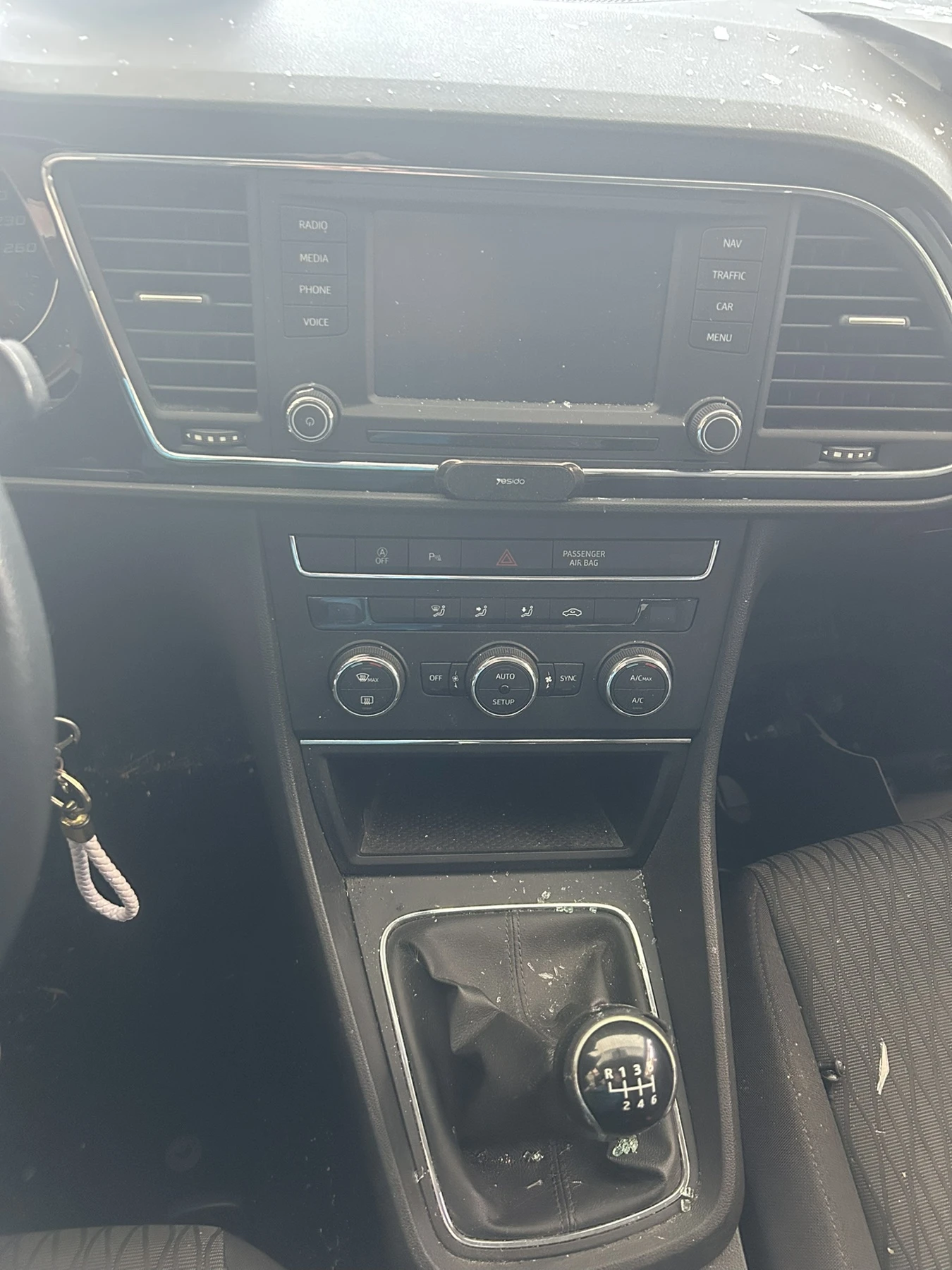 Seat Leon 1.6TDI, снимка 11 - Автомобили и джипове - 53875094