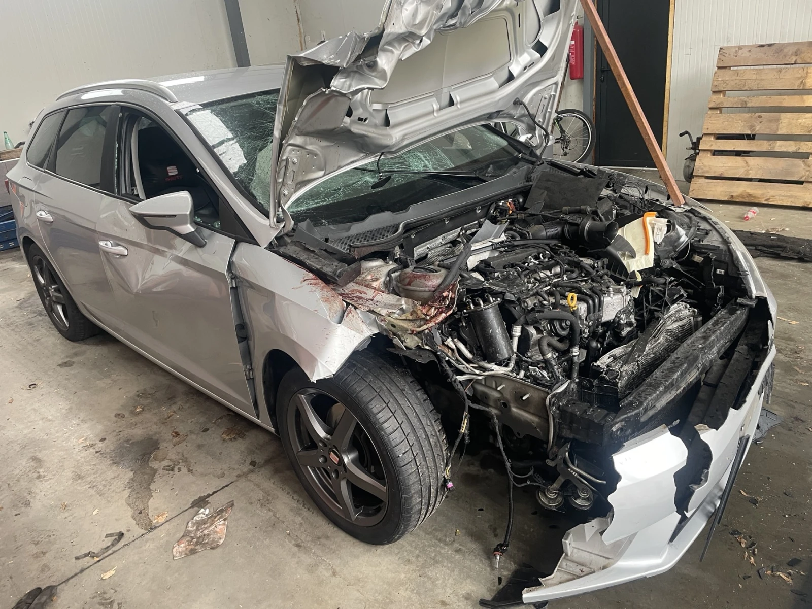 Seat Leon 1.6TDI, снимка 7 - Автомобили и джипове - 53875094