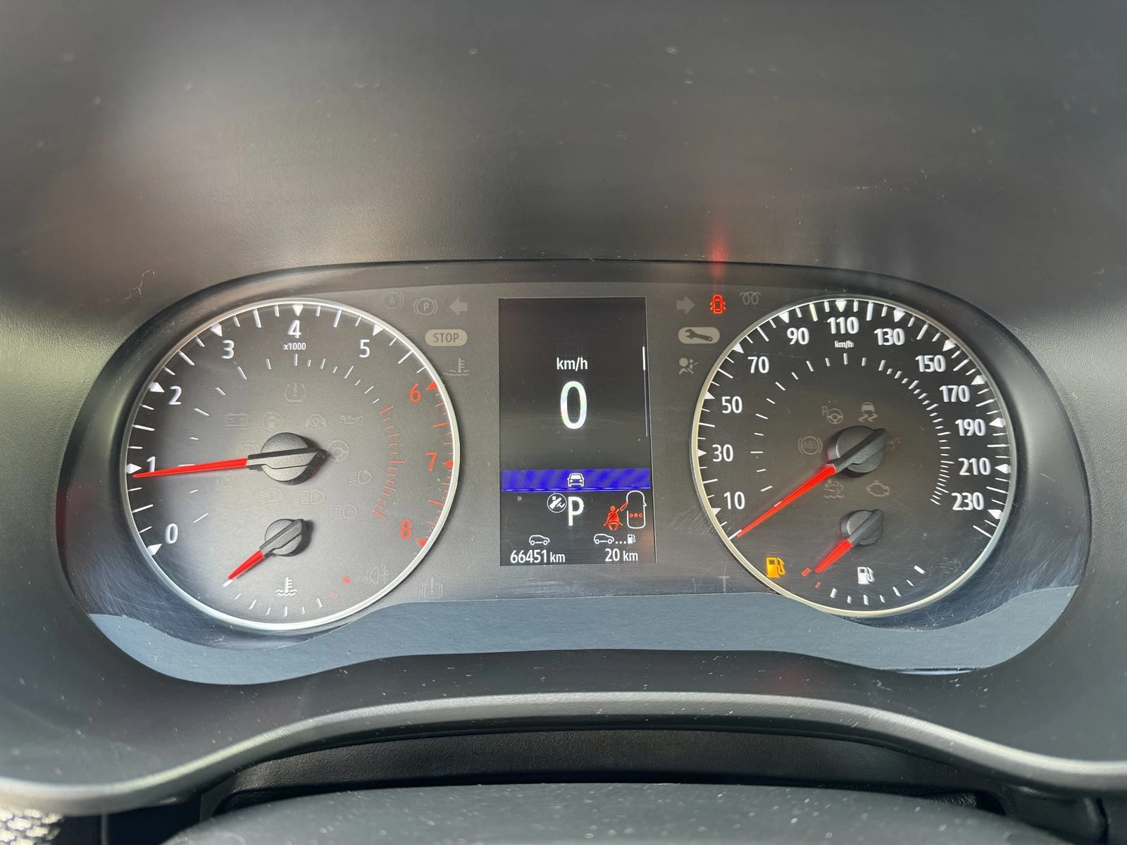 Dacia Sandero 1.0Tce , снимка 15 - Автомобили и джипове - 54080042