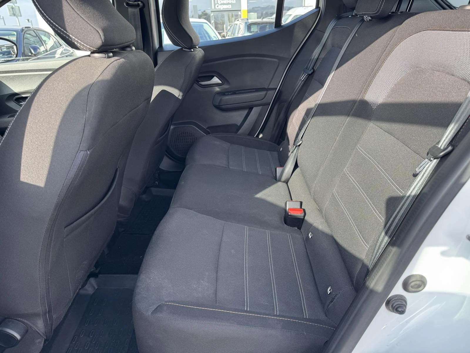 Dacia Sandero 1.0Tce , снимка 12 - Автомобили и джипове - 54080042