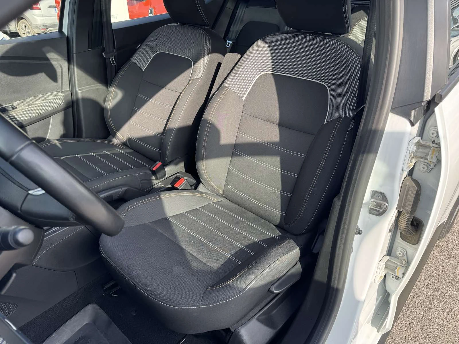 Dacia Sandero 1.0Tce , снимка 13 - Автомобили и джипове - 54080042