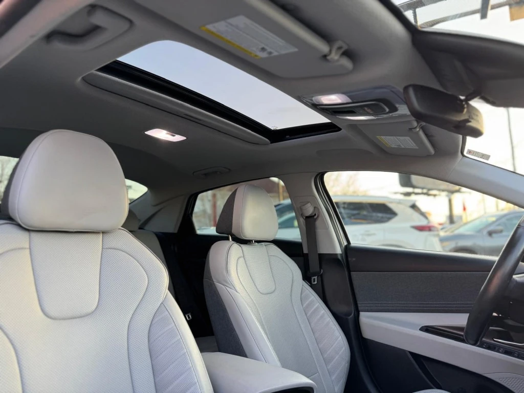 Hyundai Elantra Ultimate Hybrid | Clean Carfax| Two-Tone Interior | Mobile.bg � ����������� 17