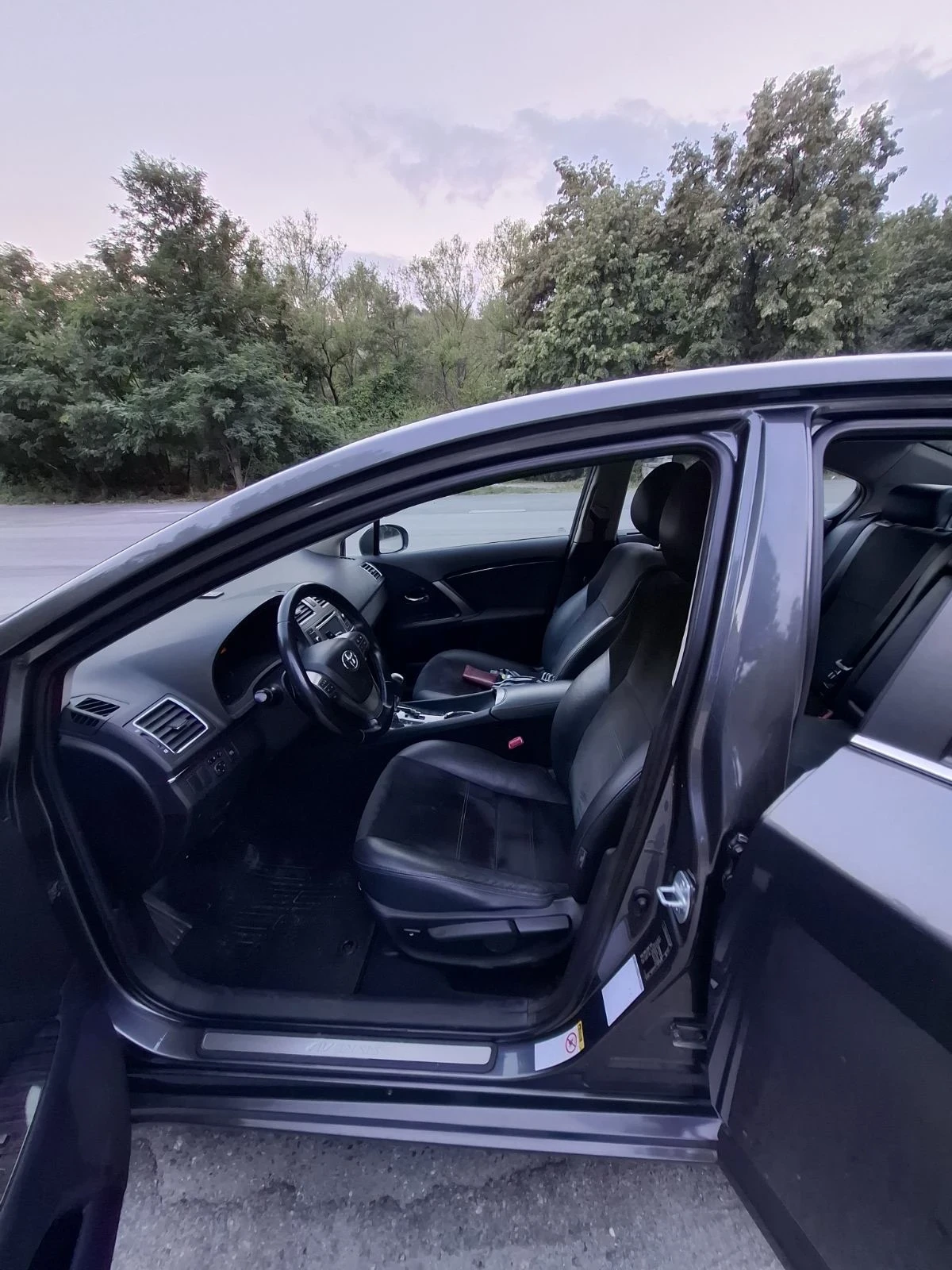 Toyota Avensis 2.2 , снимка 4 - Автомобили и джипове - 56015642