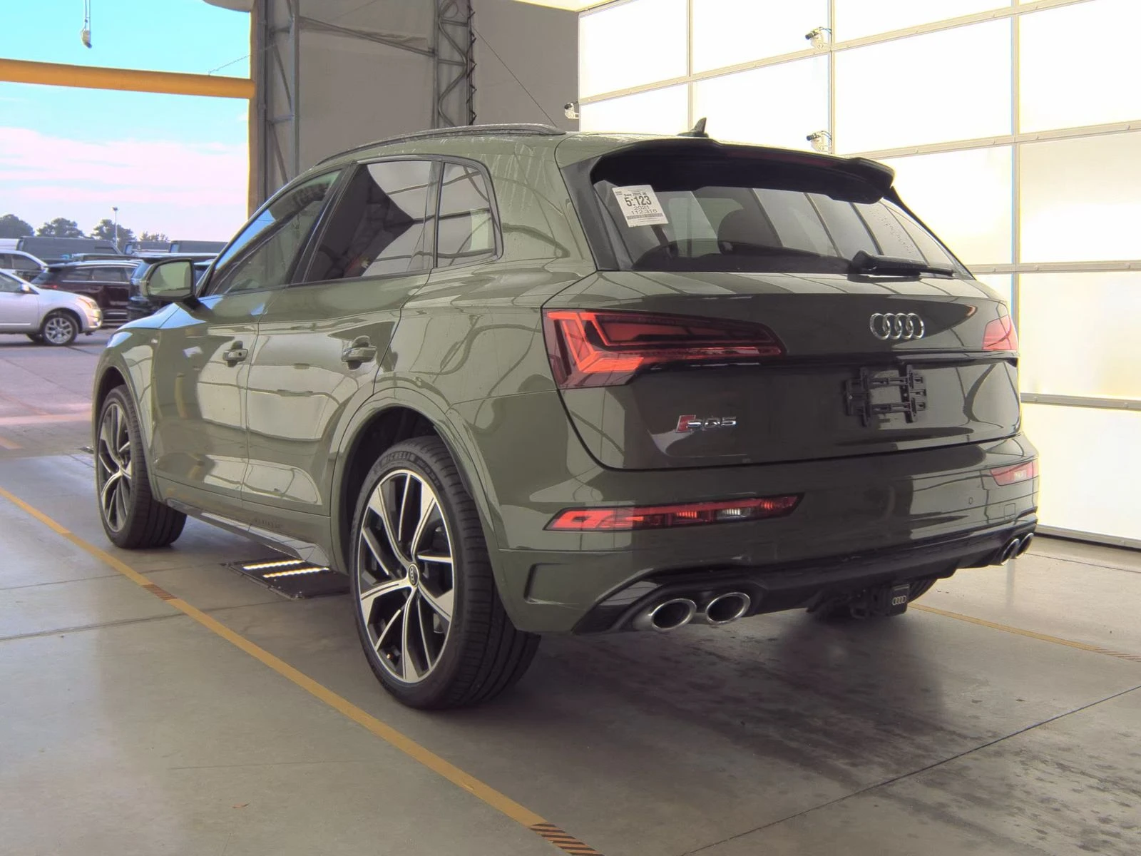Audi SQ5 PREMIUM PLUS* HEAD UP* B&O* ПАНО* KEYLESS* ПОДГРЕВ - изображение 5
