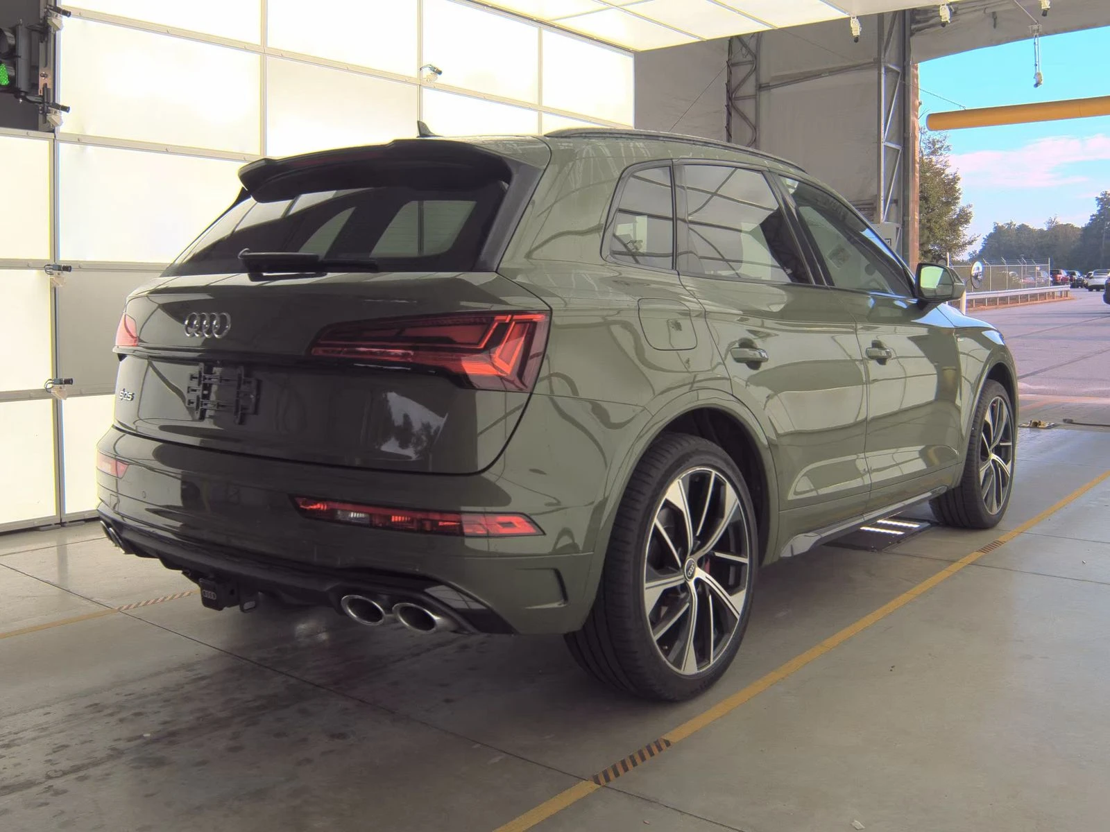 Audi SQ5 PREMIUM PLUS* HEAD UP* B&O* ПАНО* KEYLESS* ПОДГРЕВ - изображение 4