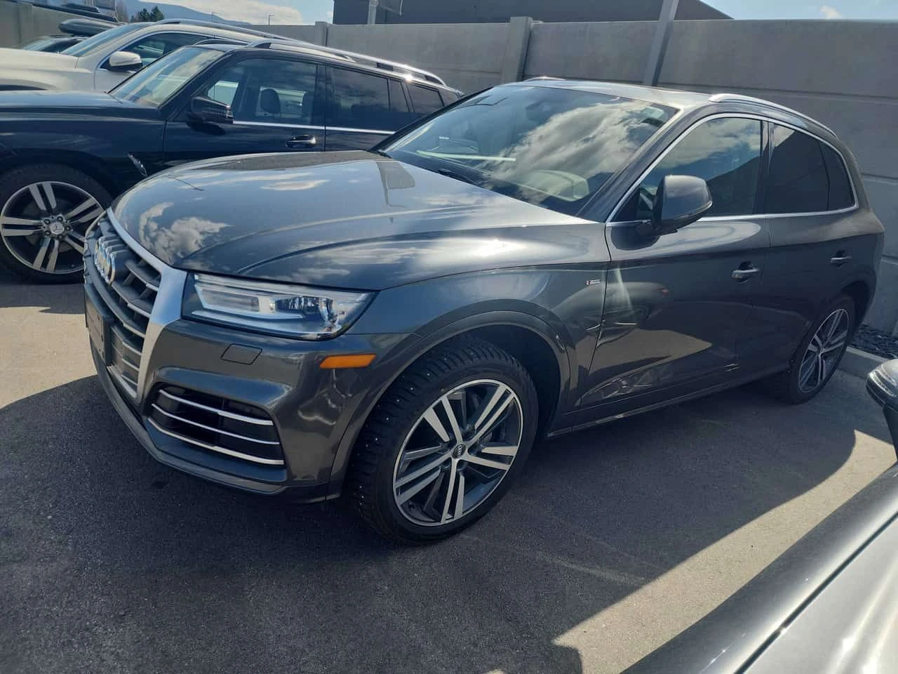 Audi Q5 * Progressiv S LINE* ОБДУХВАНЕ* ПАНО* + ГУМИ И ДЖА, снимка 2 - Автомобили и джипове - 54234689