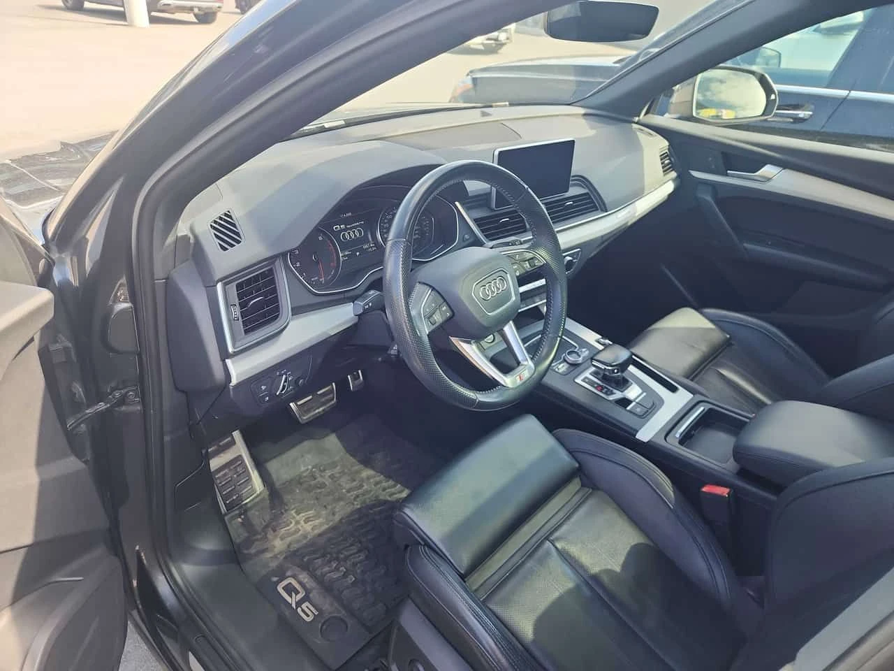 Audi Q5 * Progressiv S LINE* ОБДУХВАНЕ* ПАНО* + ГУМИ И ДЖА, снимка 5 - Автомобили и джипове - 54234689