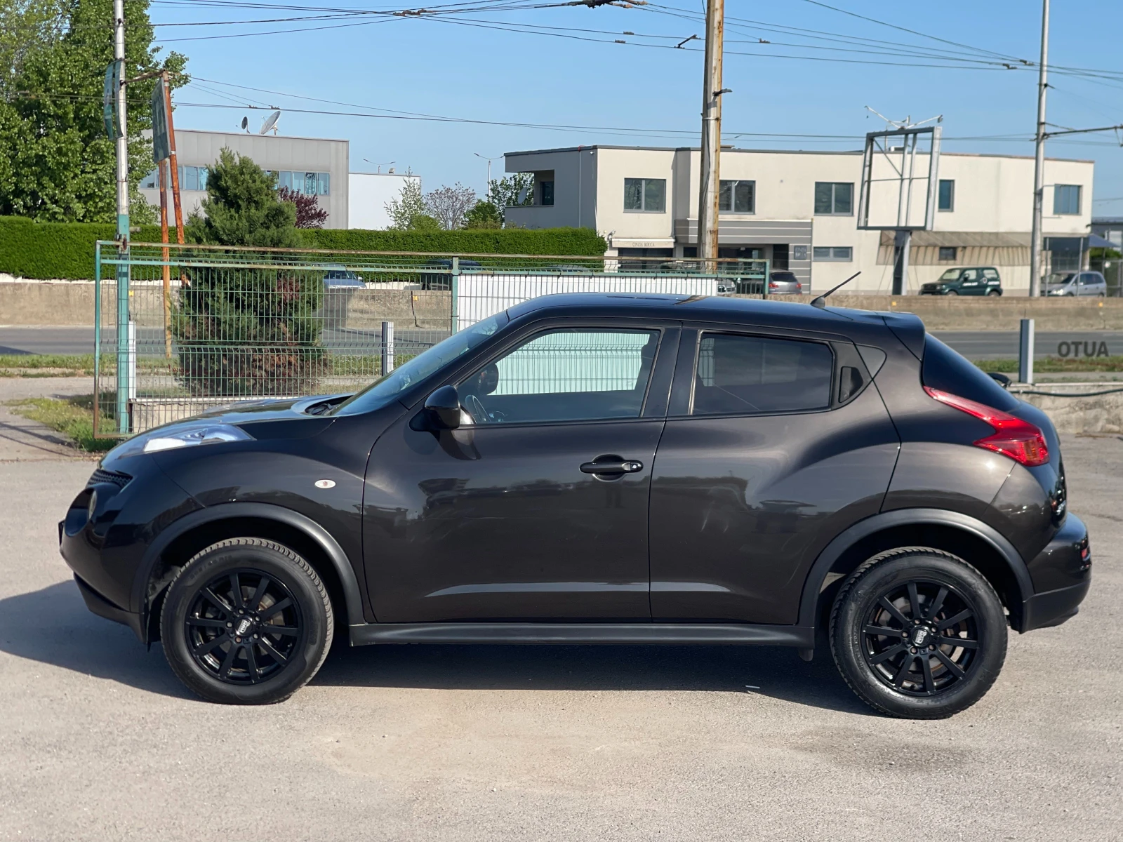 Nissan Juke 1.6i Tekna, снимка 2 - Автомобили и джипове - 54341533