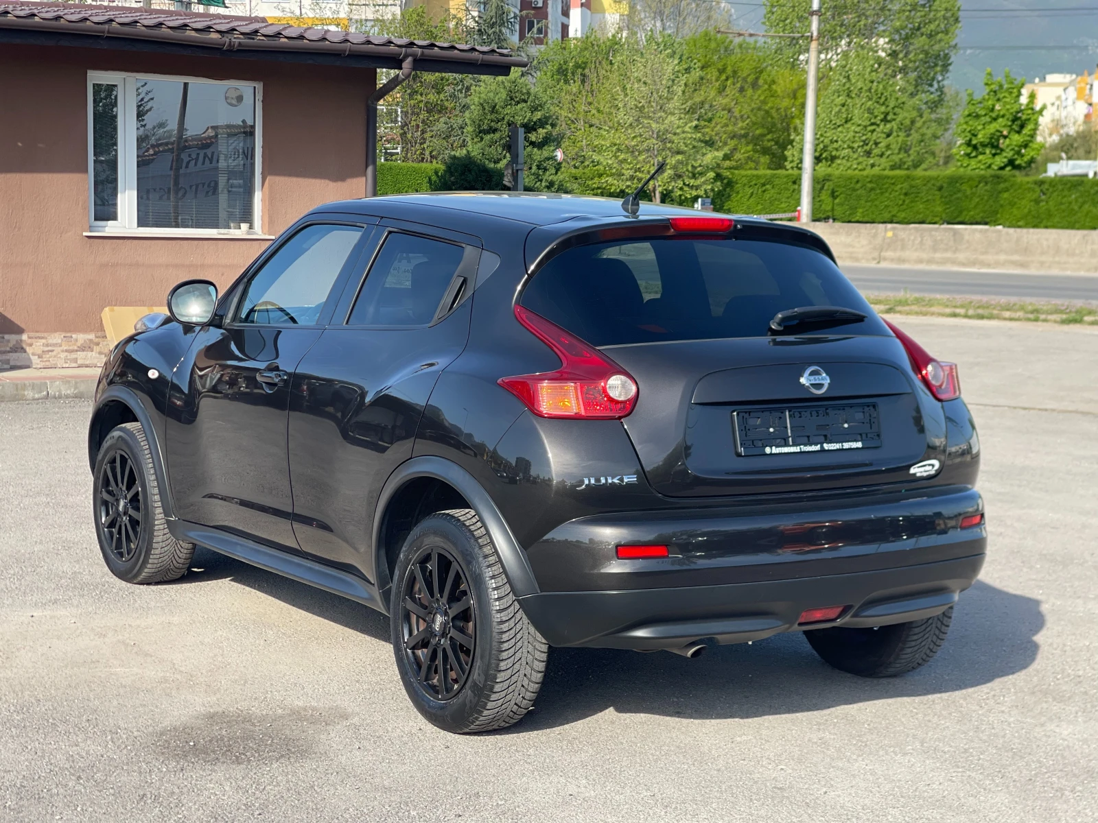 Nissan Juke 1.6i Tekna, снимка 3 - Автомобили и джипове - 54341533