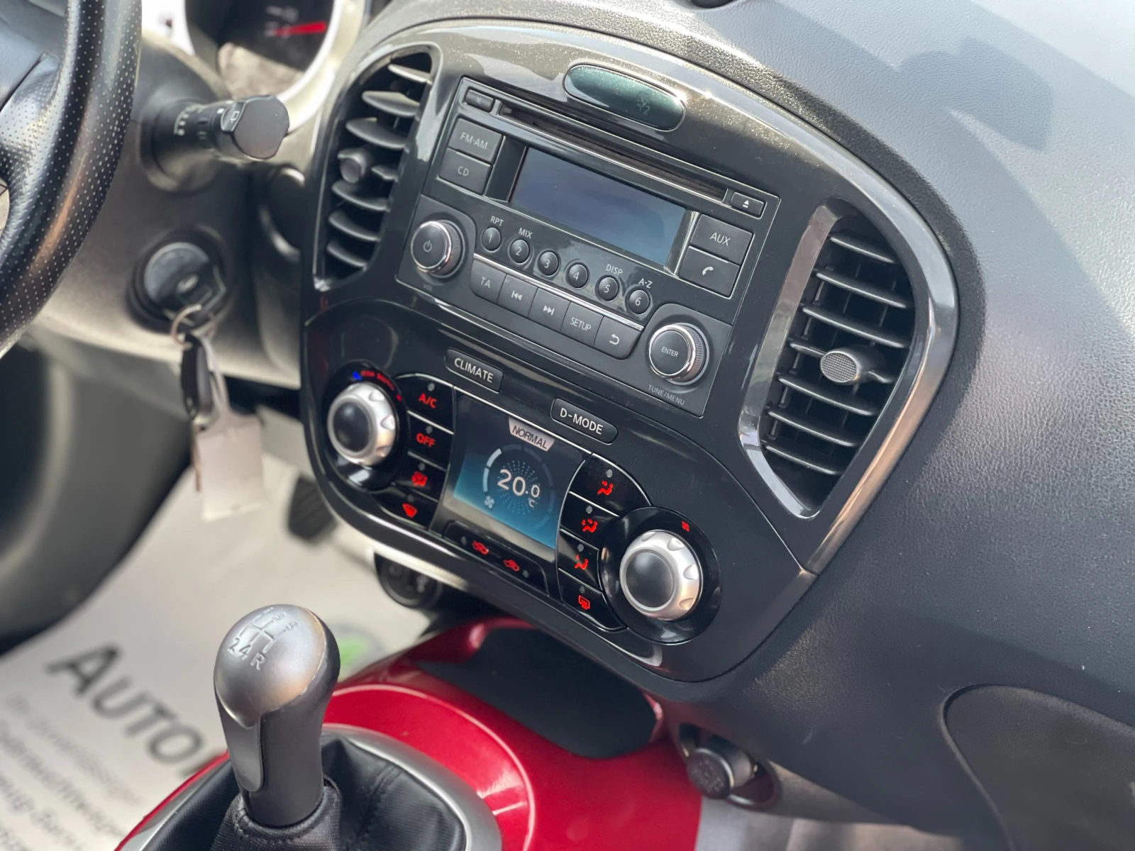 Nissan Juke 1.6i Tekna, снимка 13 - Автомобили и джипове - 54341533