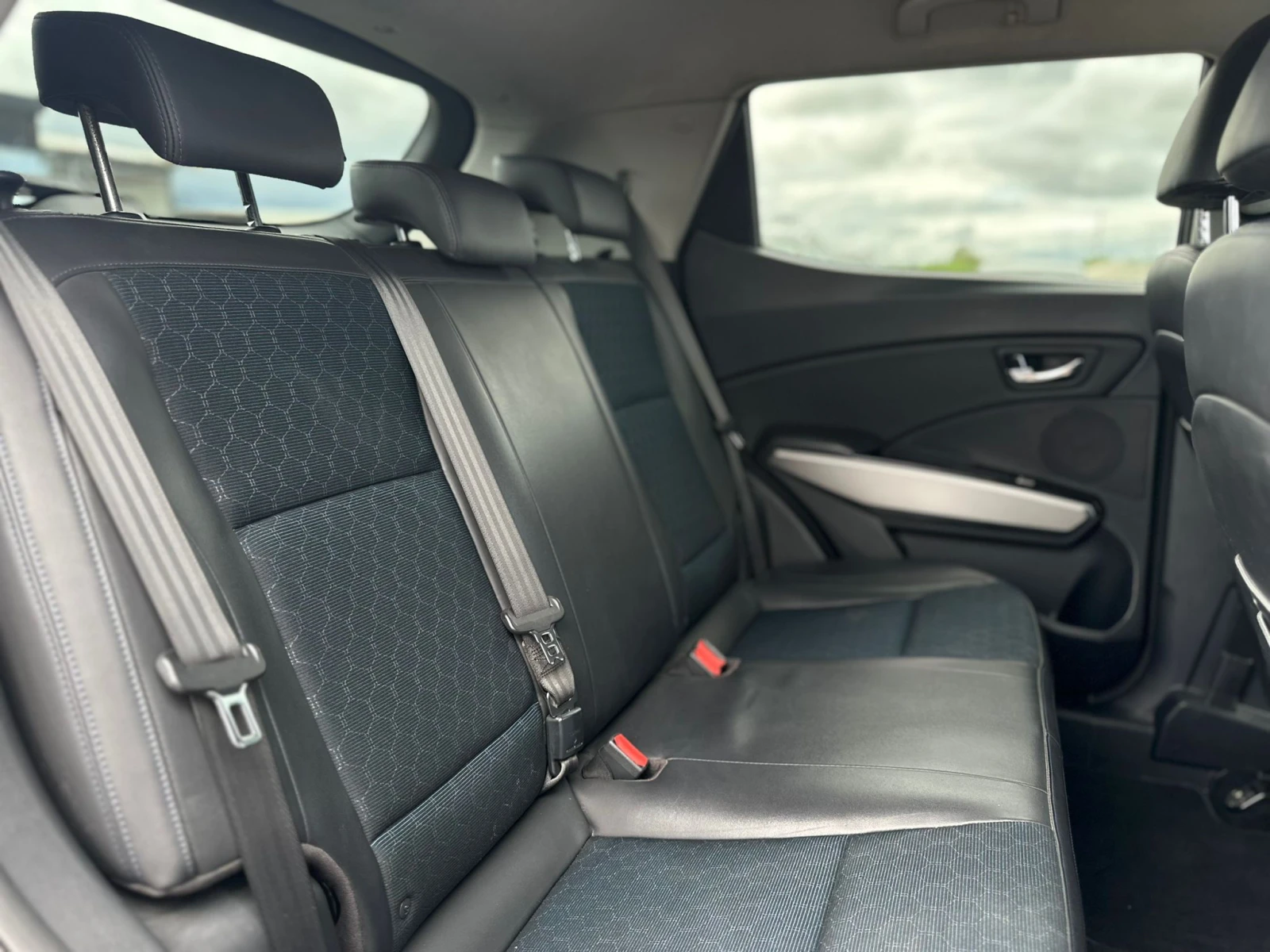 SsangYong Tivoli / 129000 KM / TOP /, снимка 11 - Автомобили и джипове - 54777755