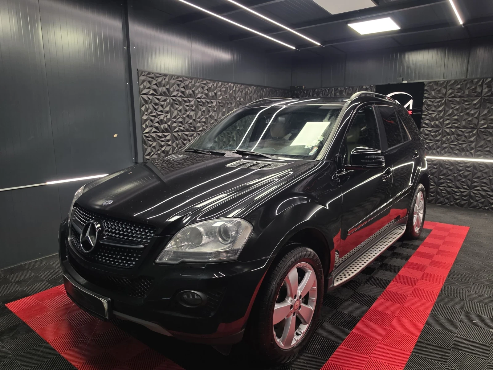 Mercedes-Benz ML 320 FACELIFT* КОЖА* 4-MATIC* DESIGNO* NAVI* ПОДГРЕВ, снимка 2 - Автомобили и джипове - 54840319