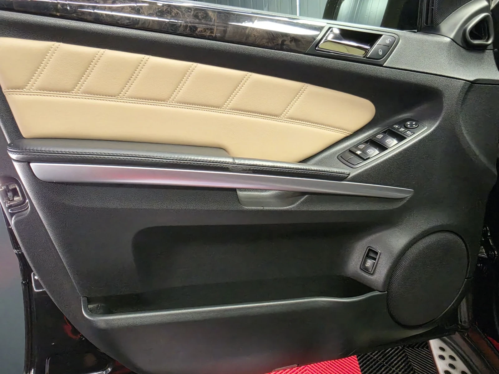 Mercedes-Benz ML 320 FACELIFT* КОЖА* 4-MATIC* DESIGNO* NAVI* ПОДГРЕВ, снимка 12 - Автомобили и джипове - 54840319