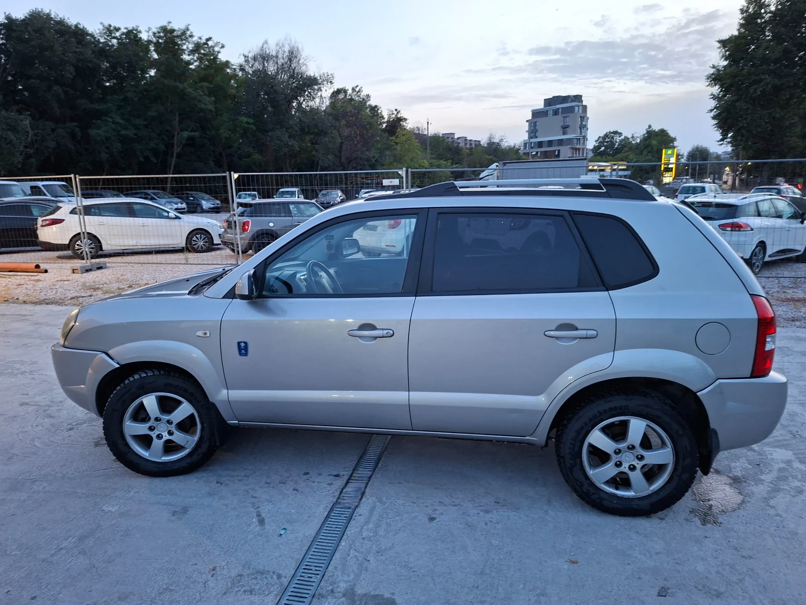 Hyundai Tucson 2.0CRDI, снимка 2 - Автомобили и джипове - 55868826