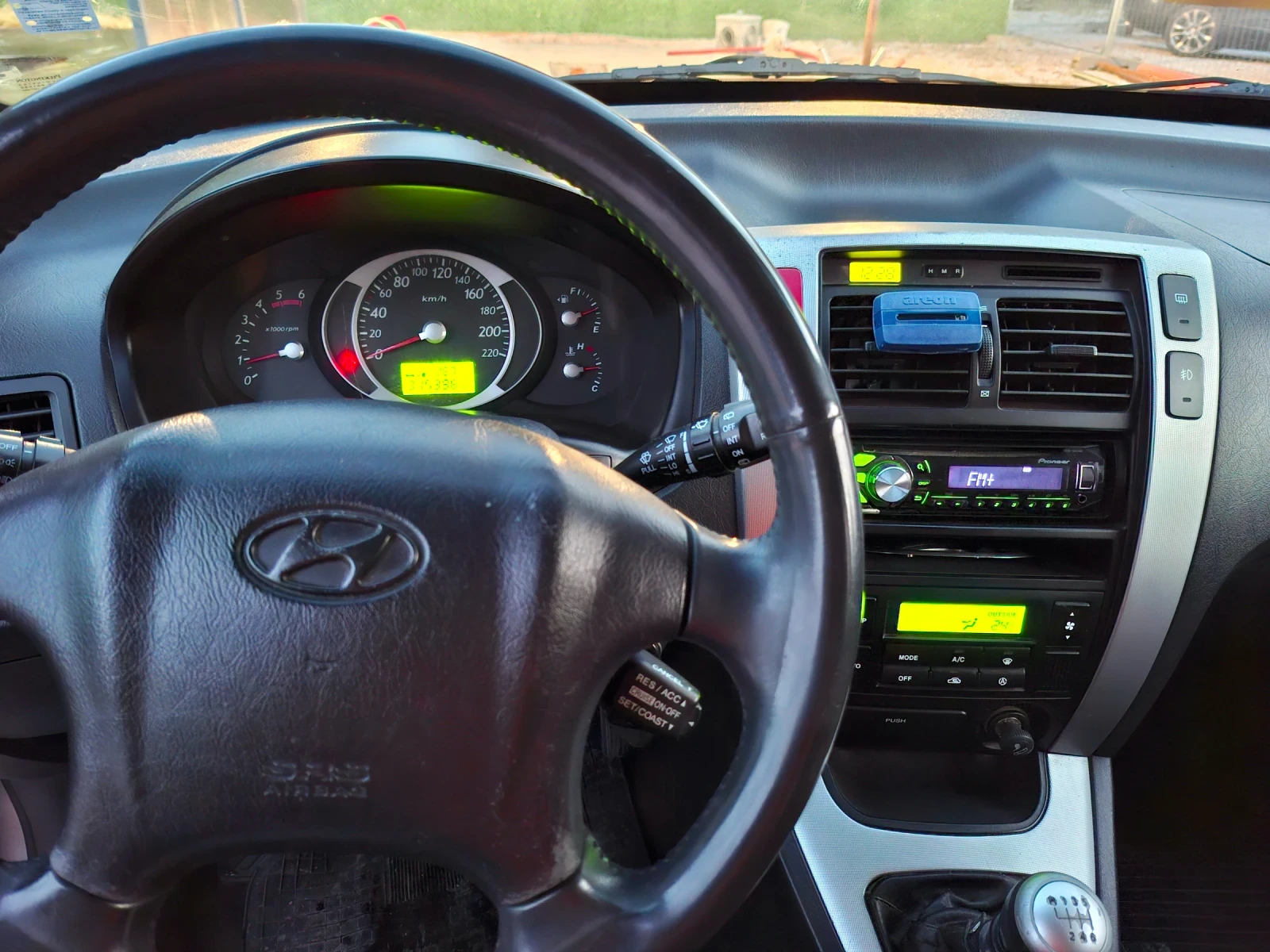 Hyundai Tucson 2.0CRDI, снимка 8 - Автомобили и джипове - 55868826