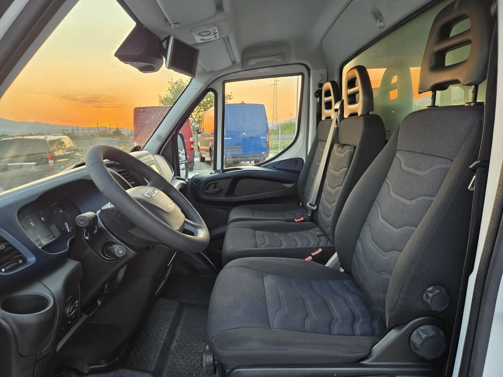Iveco Daily 35c18, Климатик, Падащ борд, До 3.5 тона - изображение 9