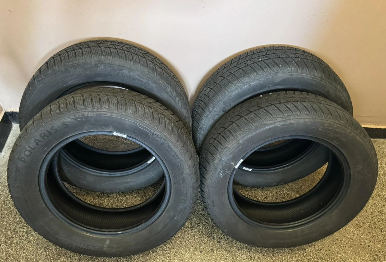 Гуми Зимни 205/60R16, снимка 6 - Гуми и джанти - 55411119