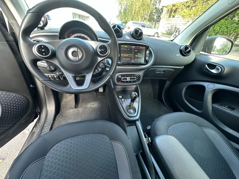 Smart Fortwo EQ, снимка 9 - Автомобили и джипове - 47178390