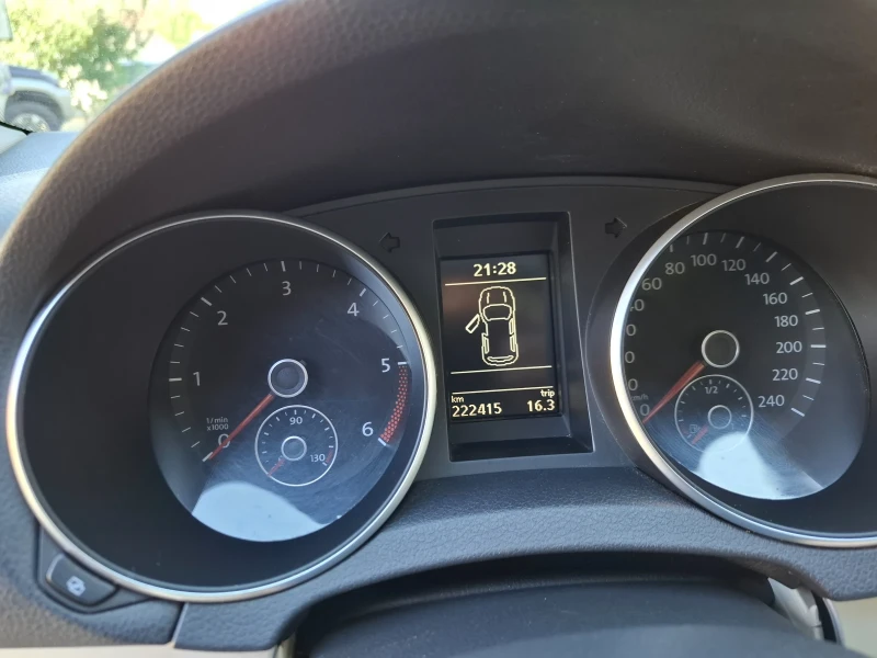 VW Golf Автоматик, снимка 5 - Автомобили и джипове - 51828514