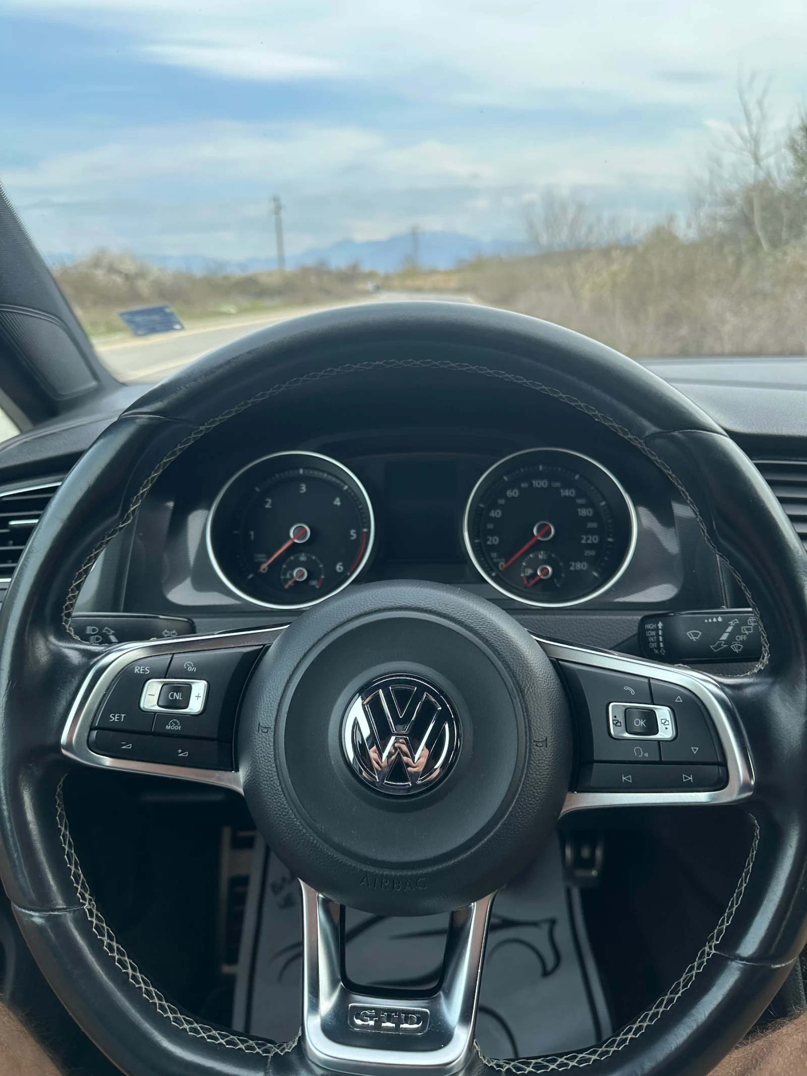 VW Golf, снимка 8 - Автомобили и джипове - 53953377