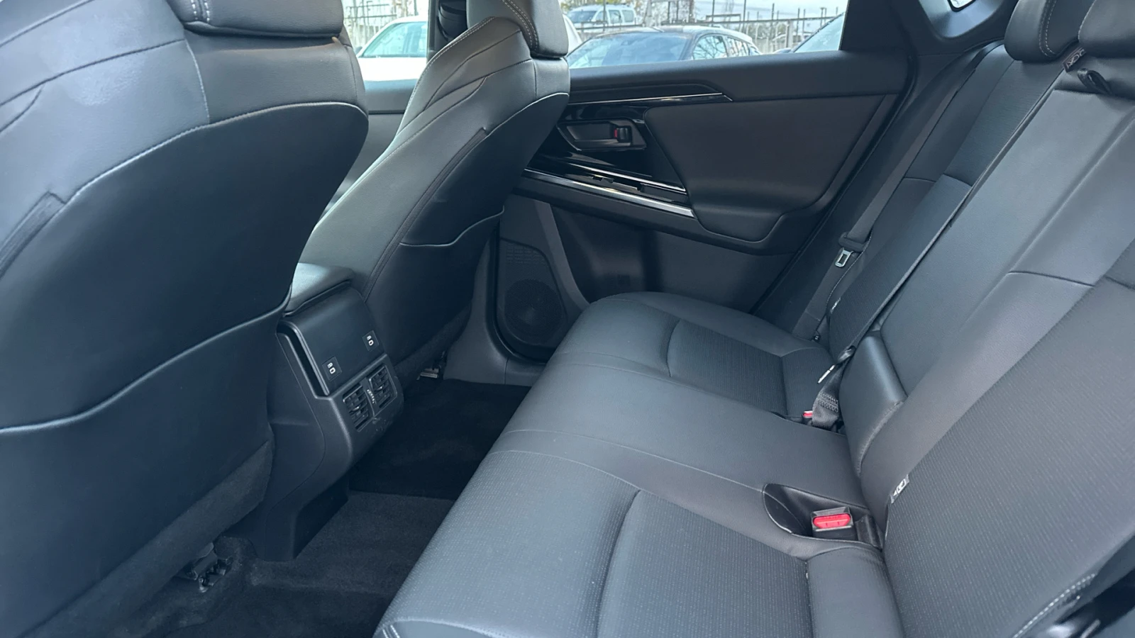 Toyota bZ4X AWD Luxury , снимка 11 - Автомобили и джипове - 53899825