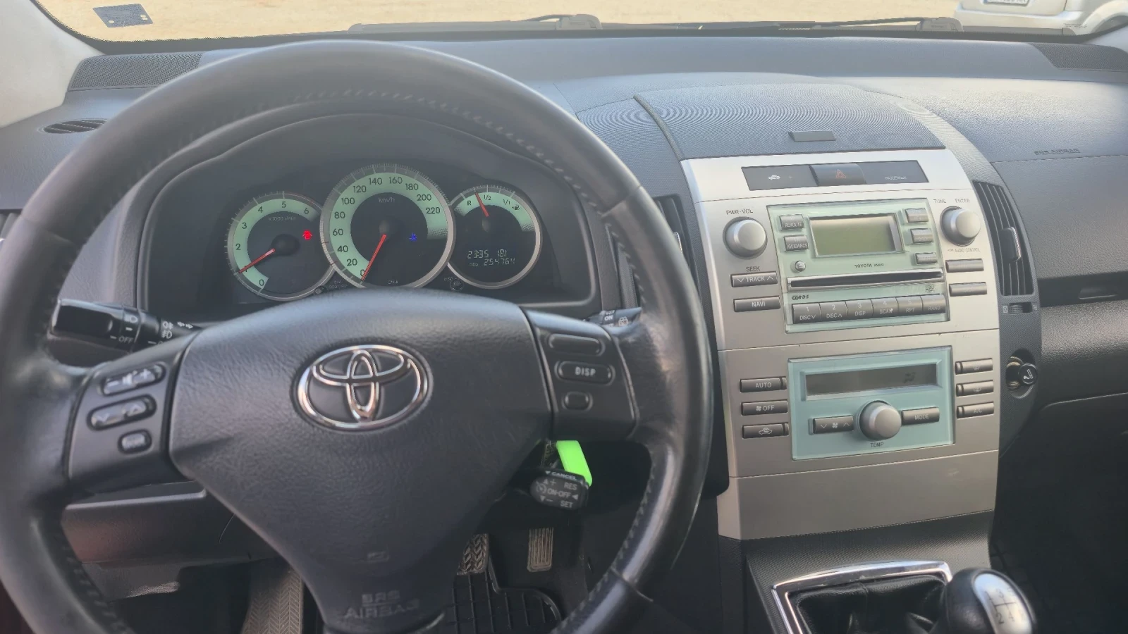 Toyota Corolla verso 2.0 D, снимка 11 - Автомобили и джипове - 54296393